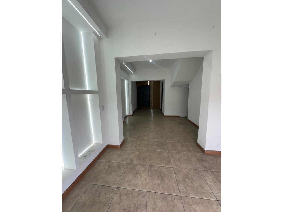 LOCAL EN ARRIENDO EN GALERIAS - 4
