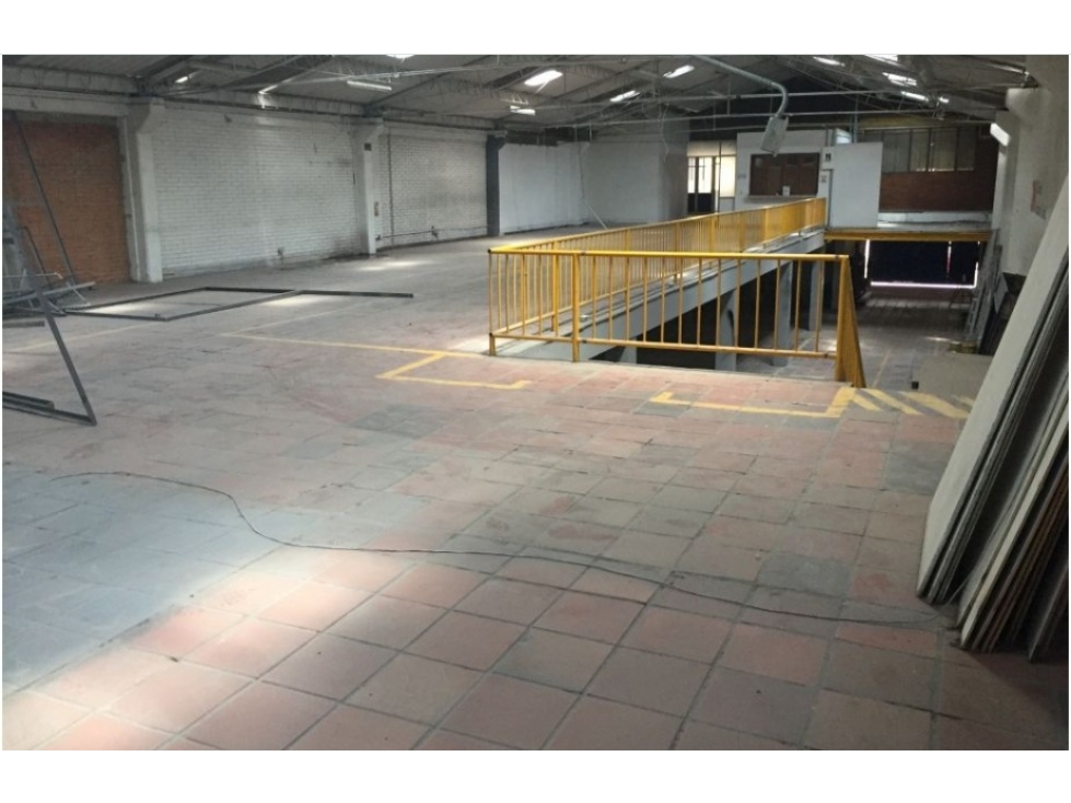 BODEGA EN ARRIENDO EN PUENTE ARANDA — foto 3