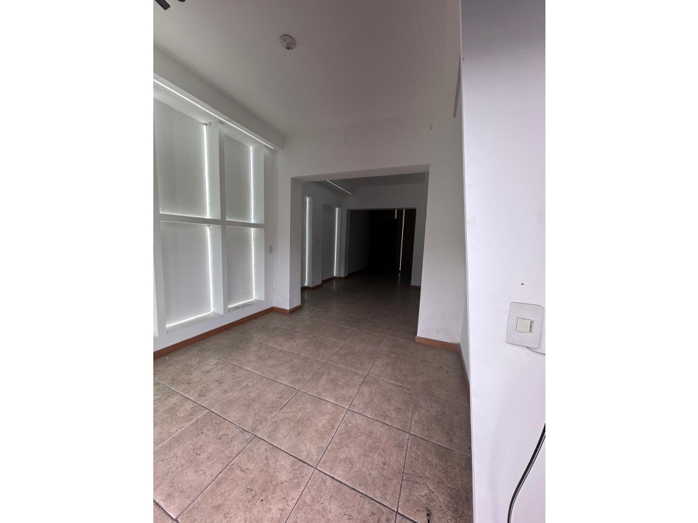 LOCAL EN ARRIENDO EN GALERIAS - 3
