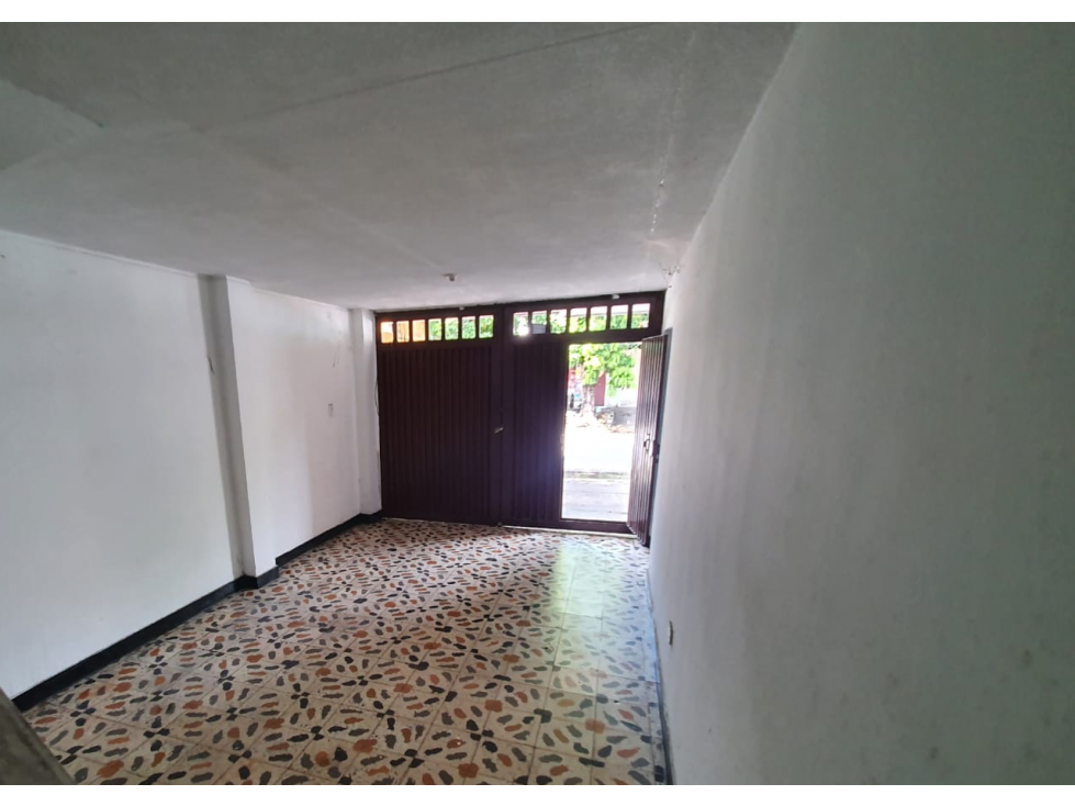 SE VENDE BODEGA BARRIO GRANJAS - 2