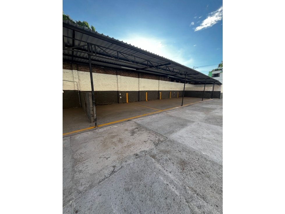 SE VENDE LOCAL PATIO TALLER - 6