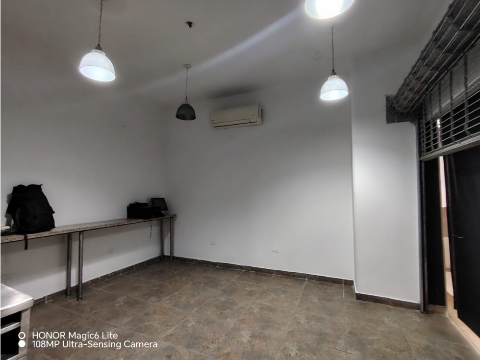 SE VENDE LOCAL-CENTRO COMERCIAL SANTA LUCIA PLAZA - 3