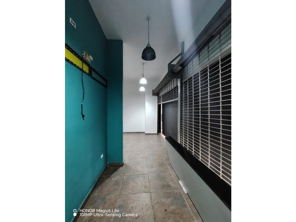 SE VENDE LOCAL-CENTRO COMERCIAL SANTA LUCIA PLAZA - 6