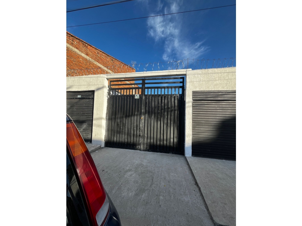 SE VENDE LOCAL PATIO TALLER - 1