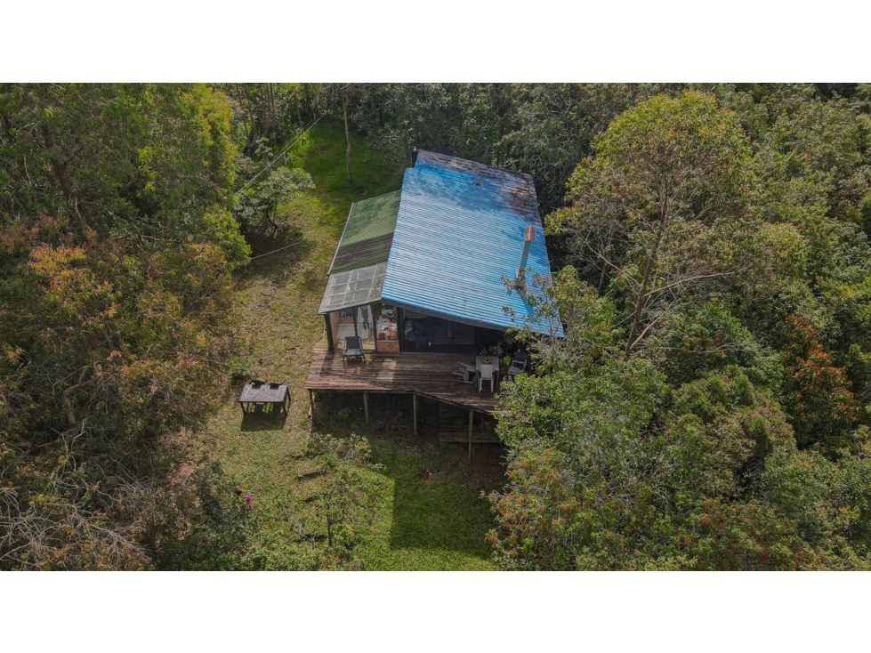Venta de casa lote independiente en Santa Elena - 2