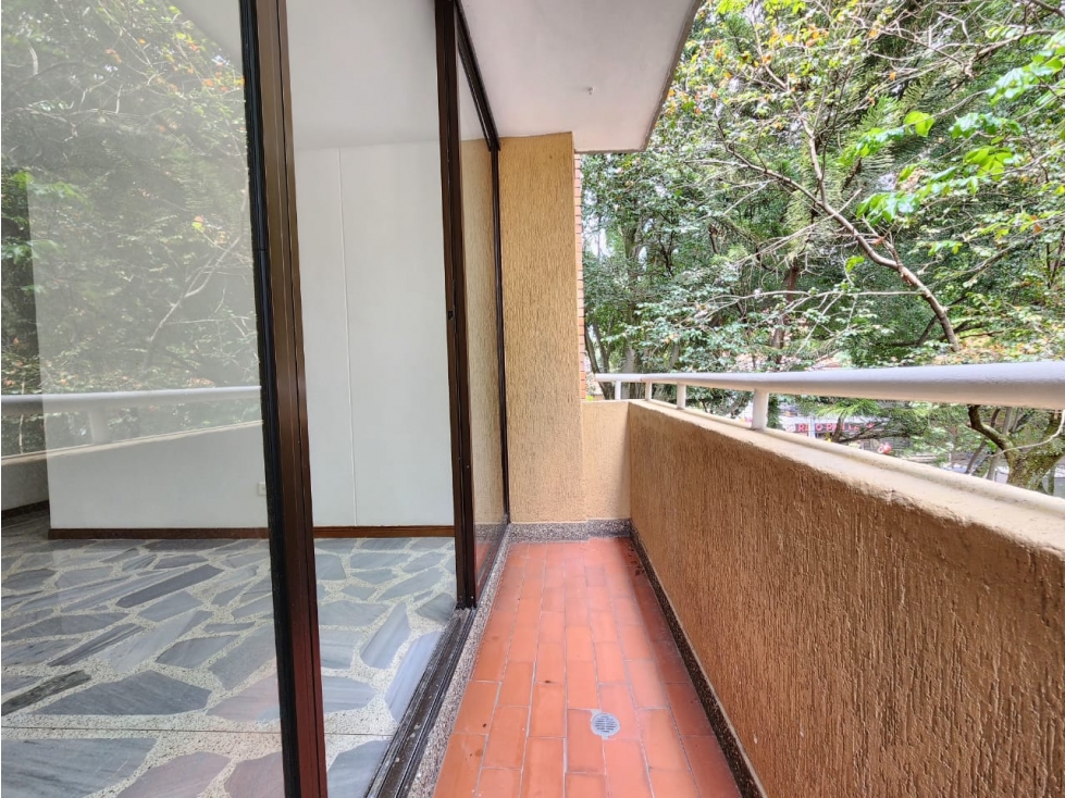 EN LAURELES CON BAJA ADMINISTRACIÓN Y CERCA AL PARQUE DE BELÉN — foto 4