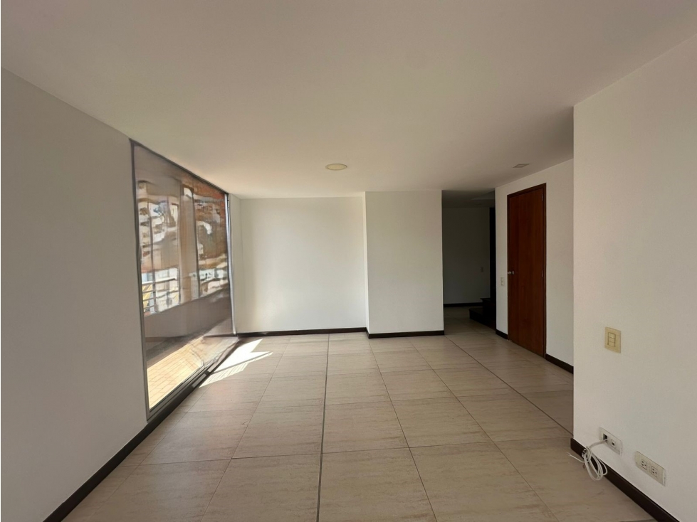 VENTA DE APARTAMENTO EN EL POBLADO CERCA AL CENTRO COMERCIAL SANTA FE — foto 3