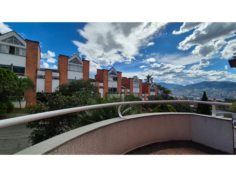 Vendo amplia casa familiar con jardín en La Abadía, Envigado. — foto 6