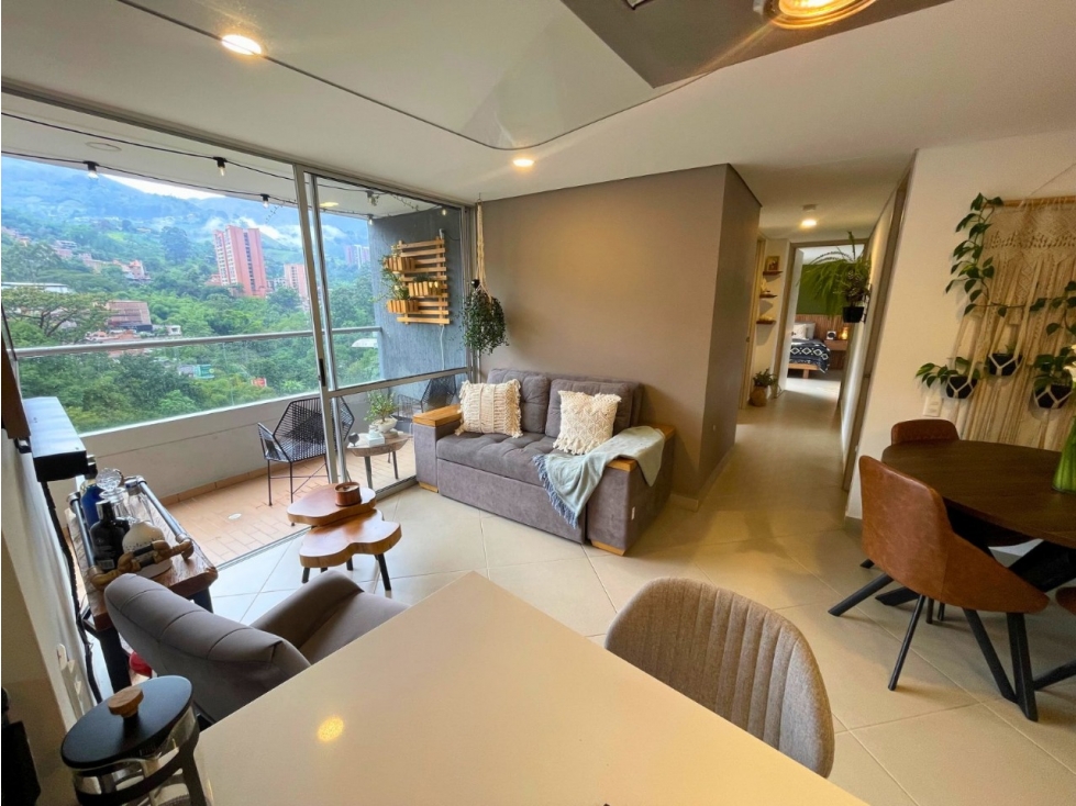 Venta de apartamento en zona plana de Envigado, sector Camino Verde
