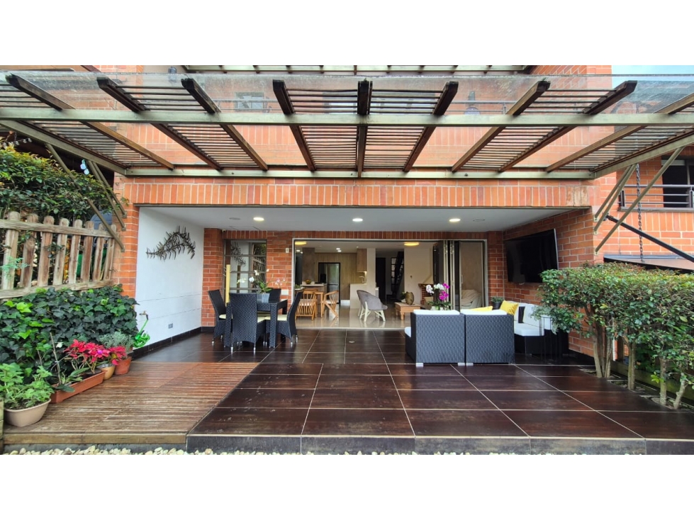 Venta casa remodelada en Envigado, loma del Chocho.