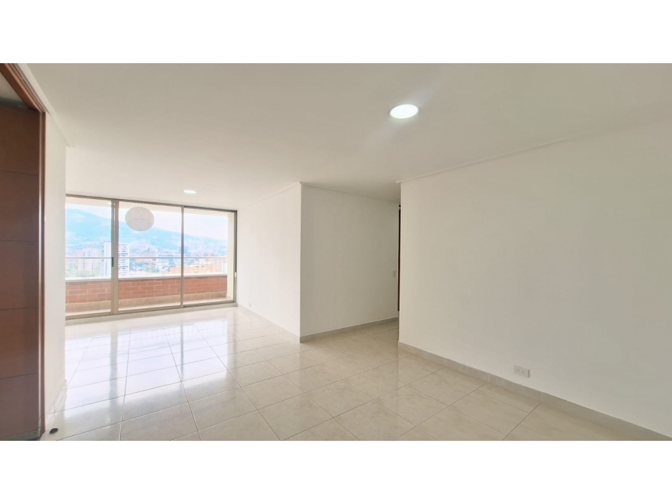 APTO CON VISTA SURORIENTE DEL POBLADO- ALTA VALORIZACIÓN