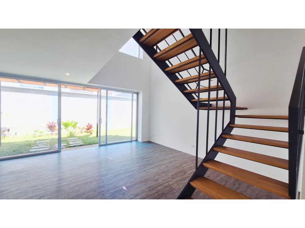 CASA UNIFAMILIAR CON ESTILO Y DISEÑOS DE AMBIENTES ABIERTOS -RIONEGRO — foto 5