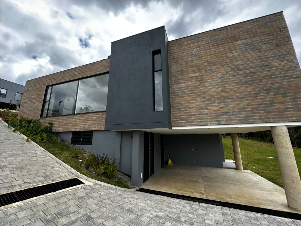 ESPECTACULAR CASA NUEVA CAMPESTRE ENTRE EL ESCOBERO Y LAS PALMAS — foto 2