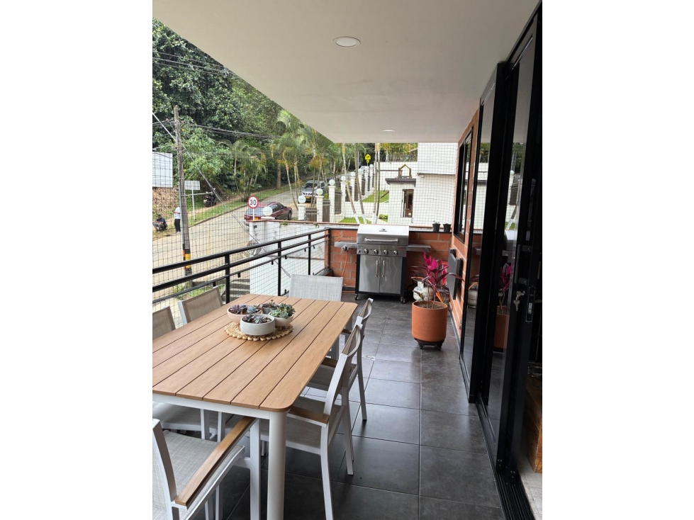 VENTA DE APTO EN EL POBLADO/ CASTROPOL