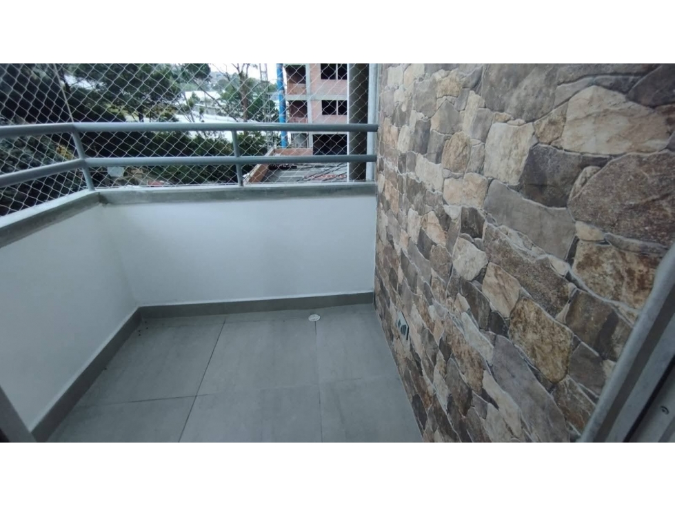 VENTA  DE APARTAMENTO  AL LADO DE ESTACIÓN MADERA. — foto 4