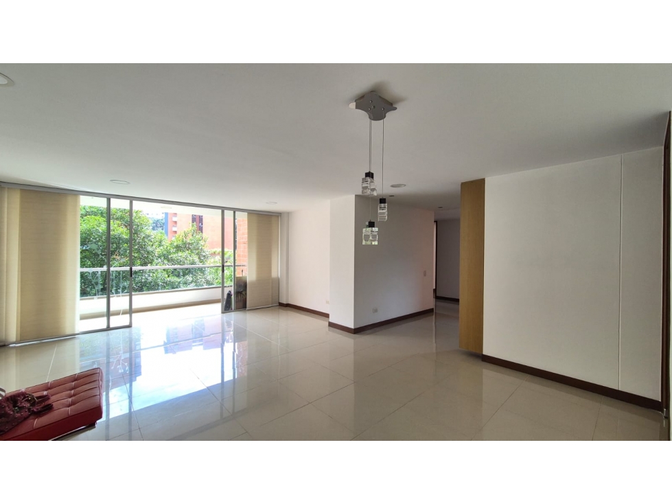 Apartamento con vista verde en la Transversal Intermedia en Envigado