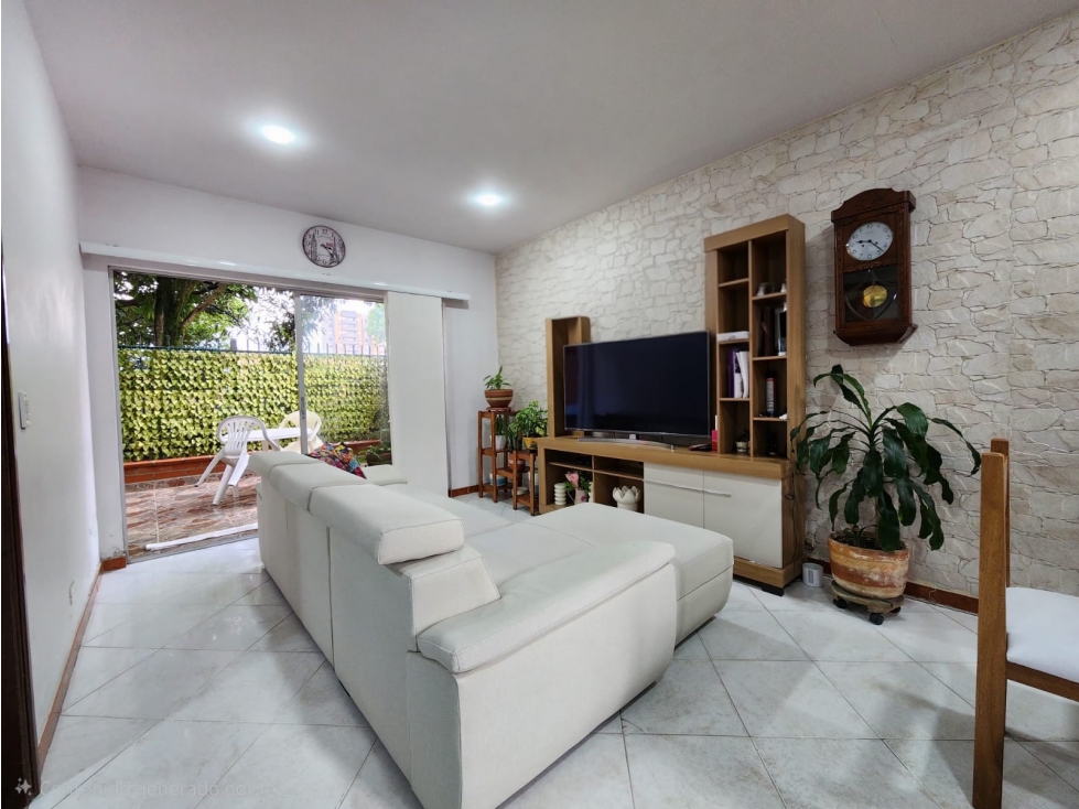 DISEÑO EXCLUSIVO Y ACOGEDOR PATIO. VENTA CASA EN LA ESTRELLA — foto 2