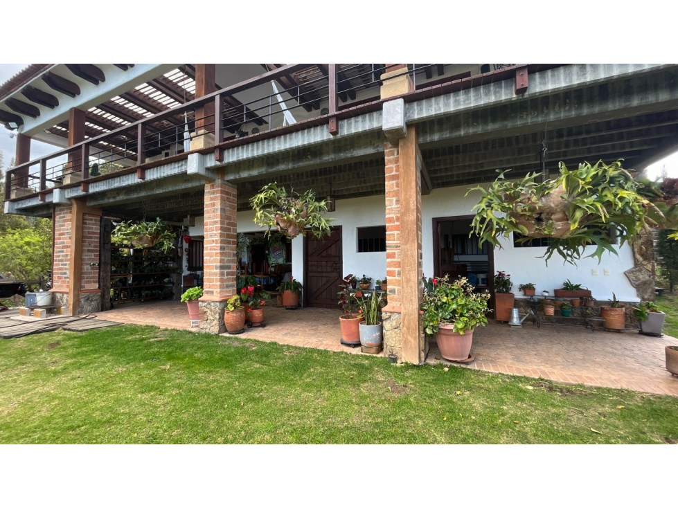 Venta de casa en la loma del Escobero. Jurisdicción El Retiro