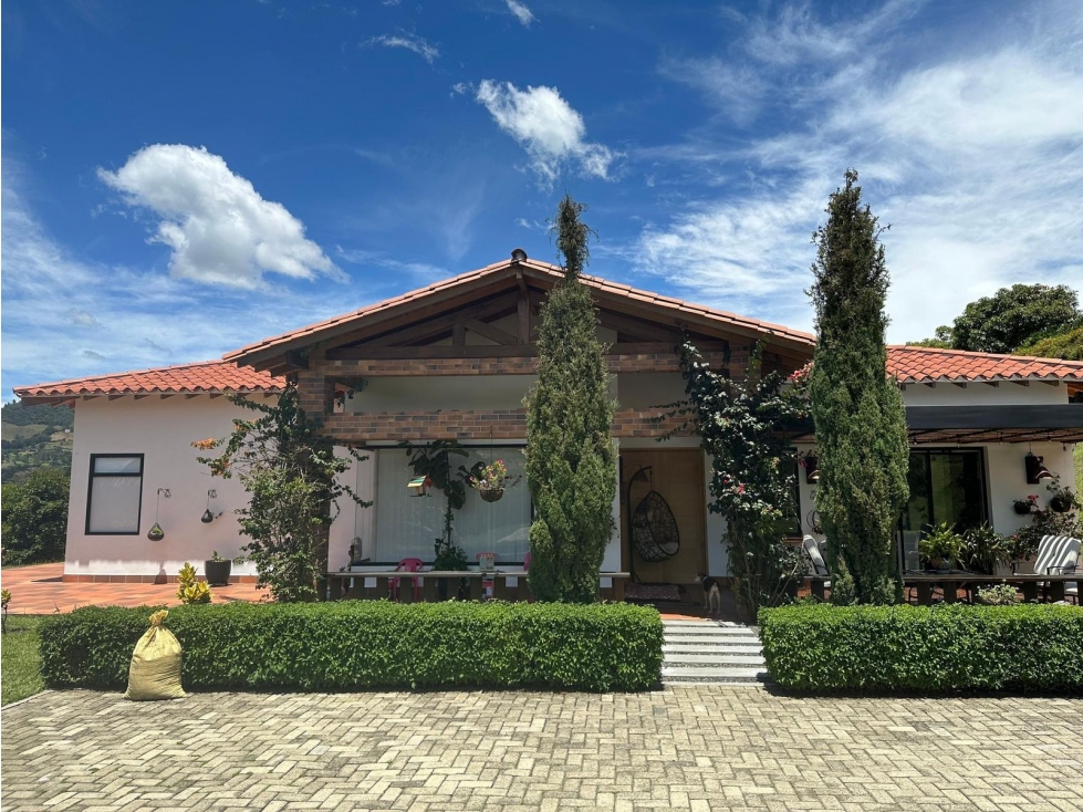 Venta de casa en la Ceja sector Asturias