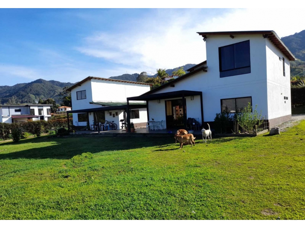 Venta de casa Campestre en el Carmen de Viboral vereda Campo Alegre