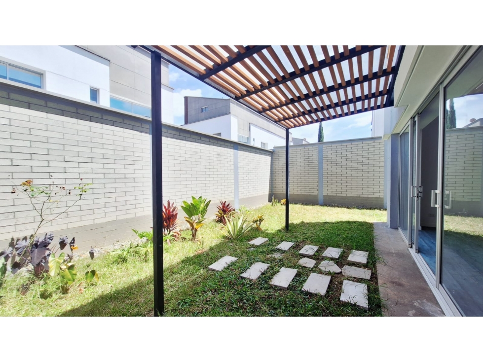 CASA UNIFAMILIAR CON ESTILO Y DISEÑOS DE AMBIENTES ABIERTOS -RIONEGRO — foto 2