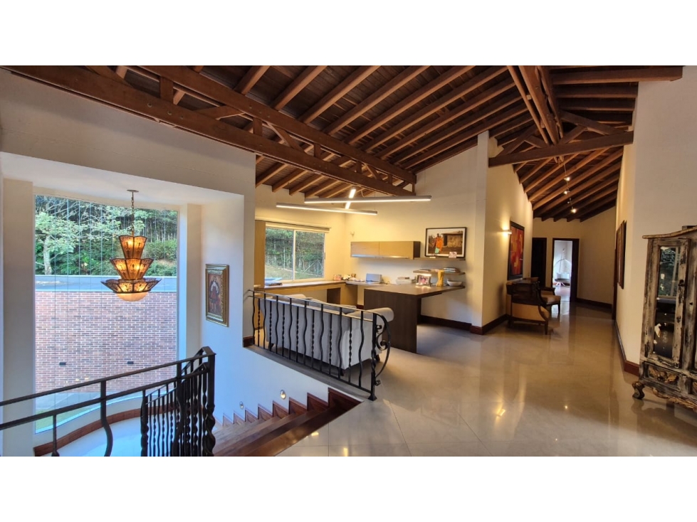VENTA DE CASA HERMOSA EN ENVIGADO- LOMA DEL ESCOBERO