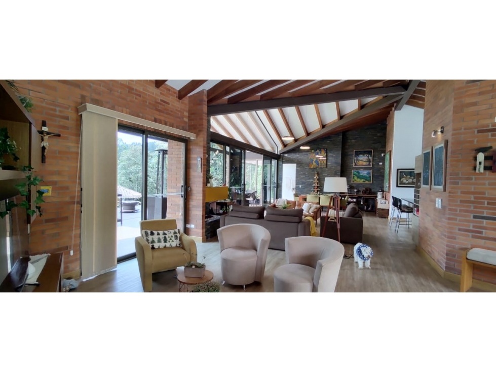 Venta de casa cerca Vermont doble entrada por Alto de Palmas/Escobero