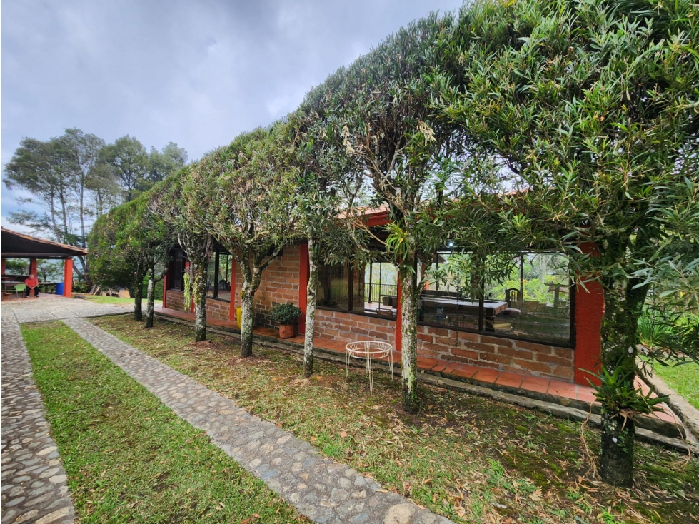 Venta de casa lote independiente en Santa Elena - 1