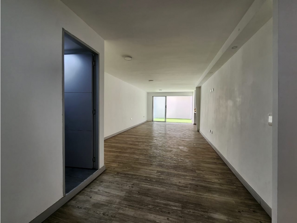 RODEADA DE VERDE Y AMPLIA CASA EN SABANETA — foto 5