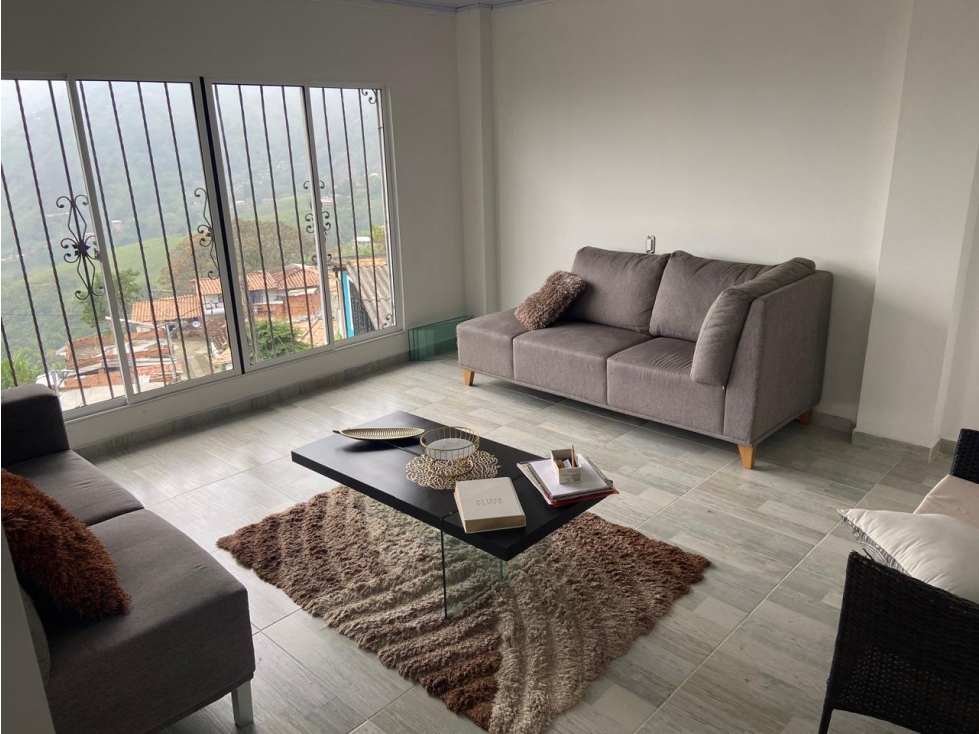CÓMODA CASA CAMPESTRE EN GIRARDOTA, NO PAGA ADMINISTRACIÓN