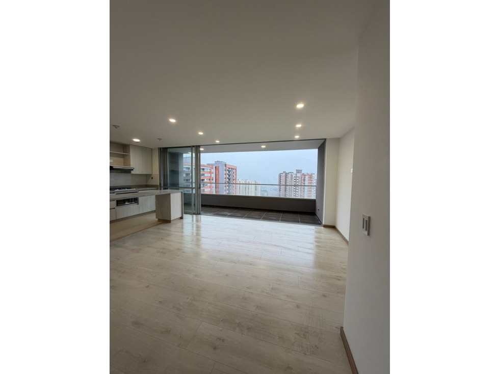 Venta de amplio apartamento con una excelente vista en Suramérica