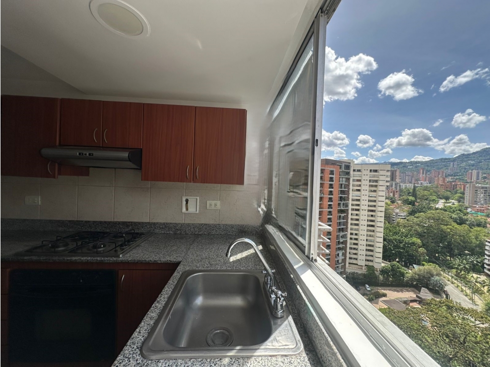 VENTA DE APARTAMENTO EN EL POBLADO CERCA AL CENTRO COMERCIAL SANTA FE — foto 4