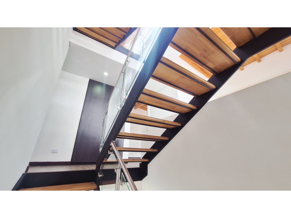 CASA UNIFAMILIAR CON ESTILO Y ESPACIOS ABIERTOS- EN RIONEGRO — foto 6