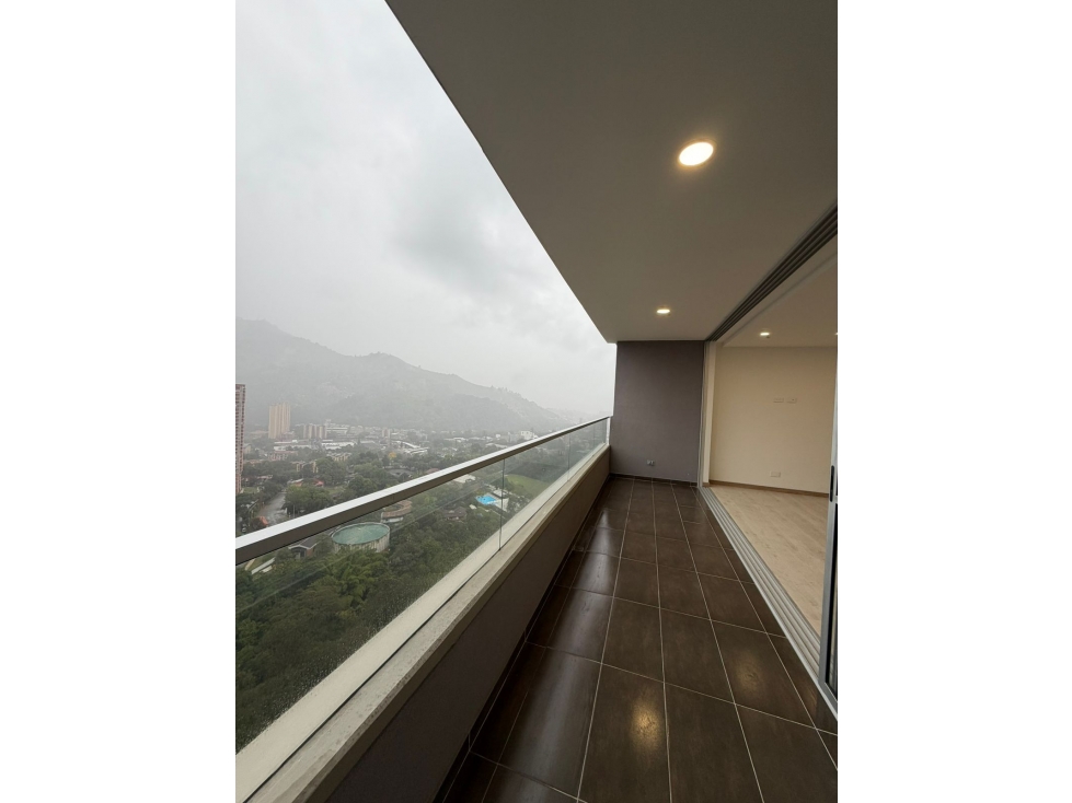 Venta de amplio apartamento con una excelente vista en Suramérica — foto 6