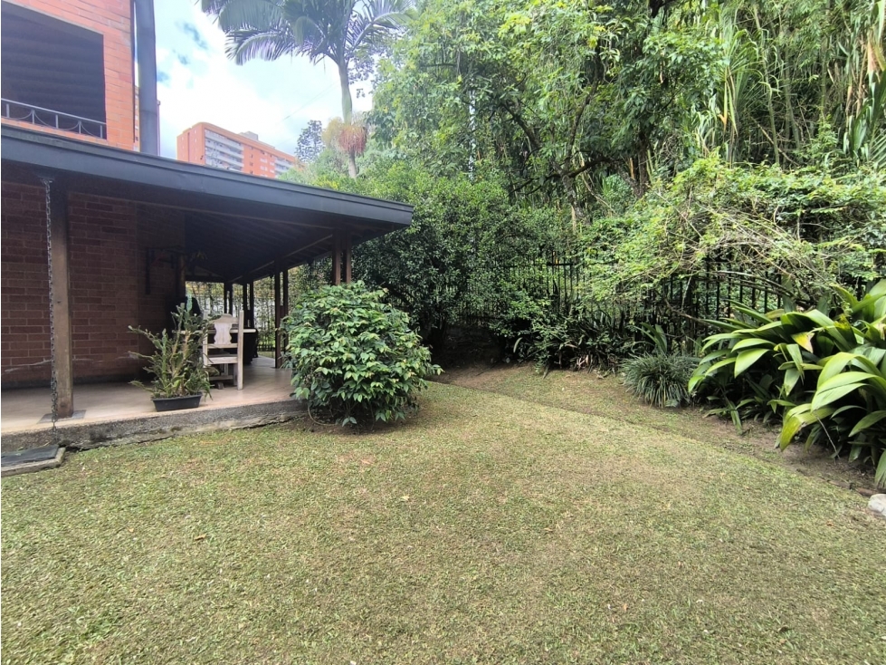 Espectacular casa con patio, esto es muy escaso en Envigado — foto 3