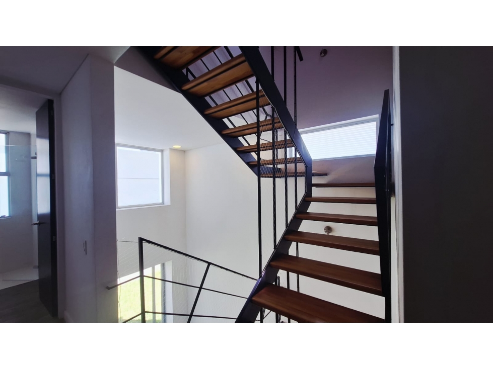 CASA UNIFAMILIAR CON ESTILO Y DISEÑOS DE AMBIENTES ABIERTOS -RIONEGRO — foto 6