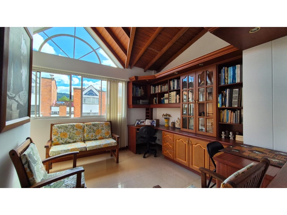 Vendo amplia casa familiar con jardín en La Abadía, Envigado. — foto 5