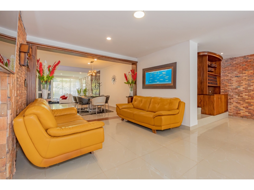 UNA GRAN CASA UBICADA EN LA COLA DEL ZORO — foto 2