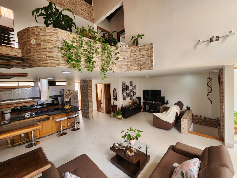 VENTA DE CASA EN SABANETA, AVES MARIA