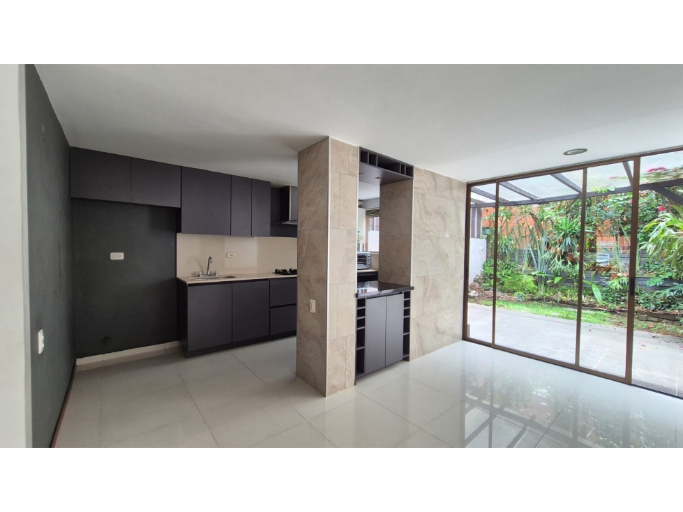 CASA CON GRAN POTENCIAL DE VALORIZACIÓN- LOMA ESMERALDAL- ENVIGADO