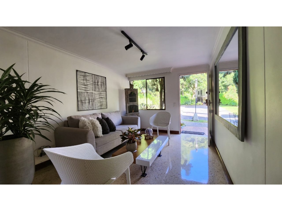 CASA EN SABANETA CÓMODA, BIEN UBICADA Y TOP SECTOR