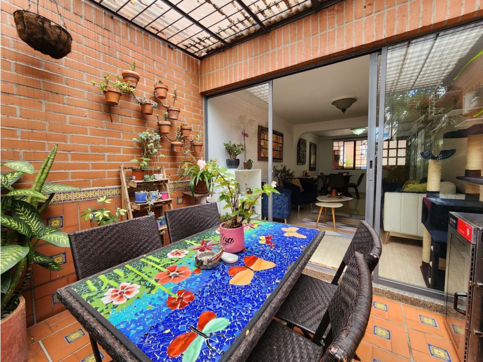 VENTA DE CASA EN ENVIGADO, SECTOR CLÍNICA DE LA POLICÍA  — foto 2