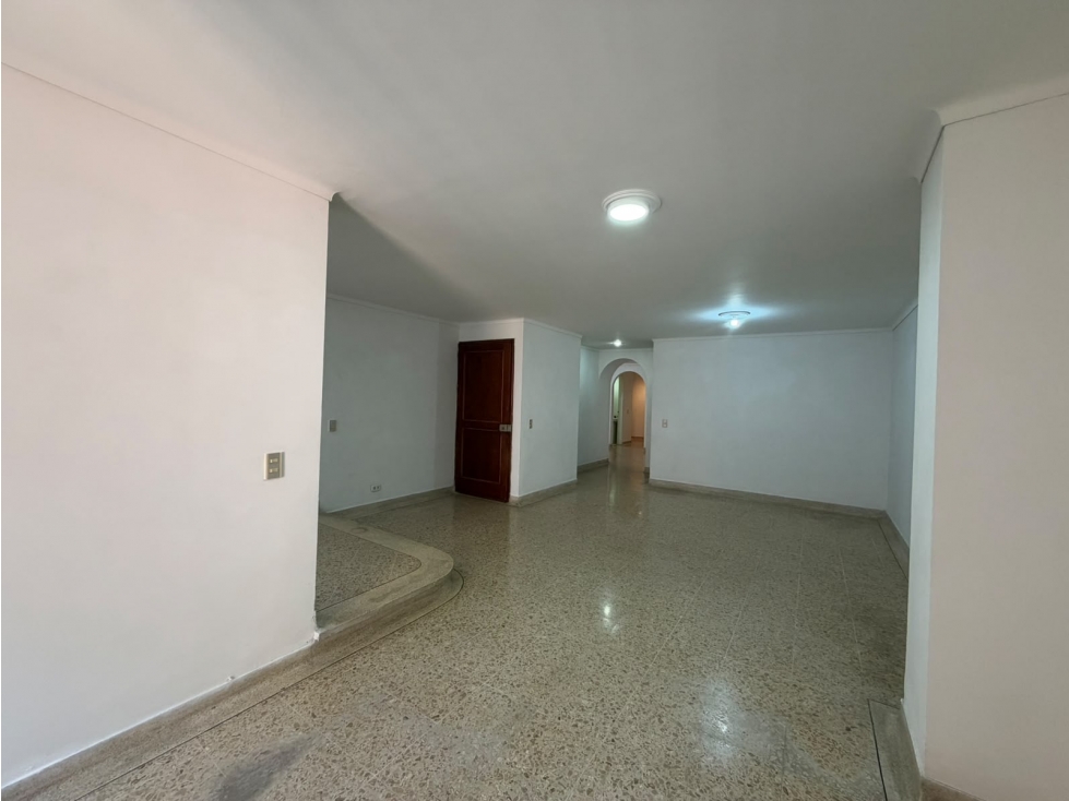 VENTA DE APARTAMENTO EN LAURELES SANTA TERESITA*