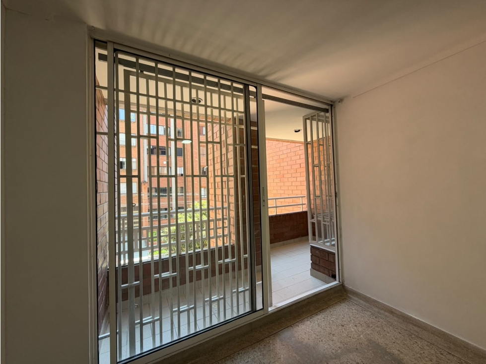 VENTA DE APARTAMENTO EN LAURELES SANTA TERESITA* — foto 2