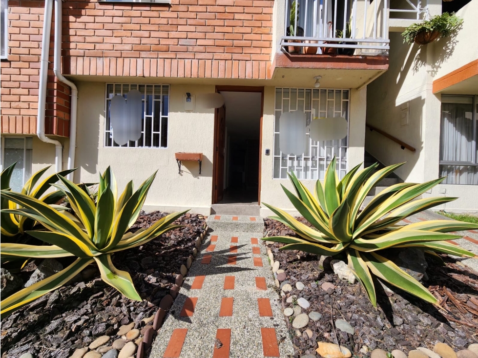 CASA EN PRIMER PISO DE VENTA EN SABANETA CASI PLANO