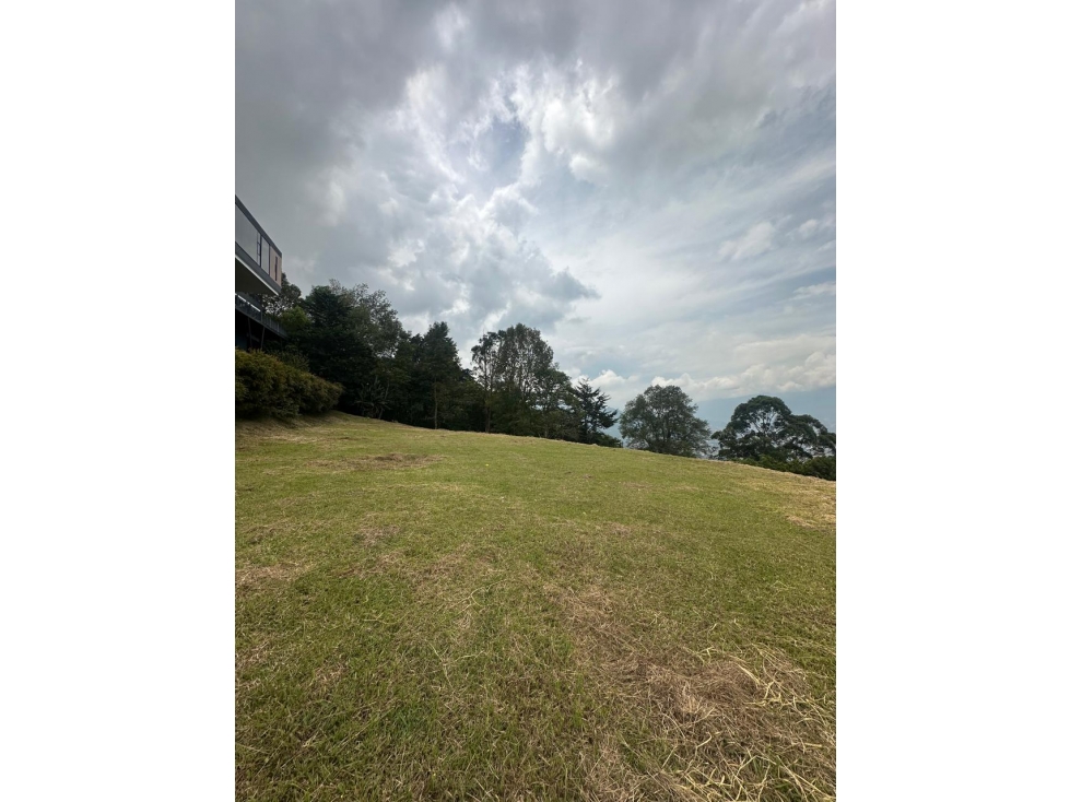 Hermoso lote en Palmas, Vista espectacular a todo Medellín — foto 2