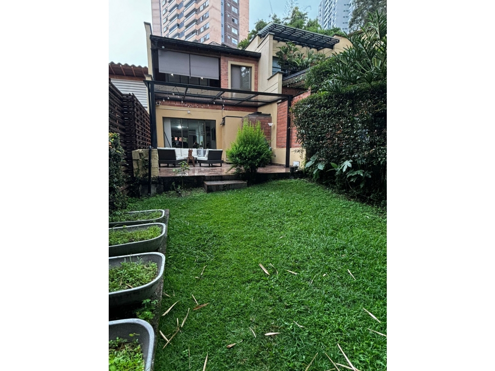VENTA DE CASA- TRANQUILIDAD Y CERCA A TODO- LOMA DE CUMBRES- ENVIGADO 