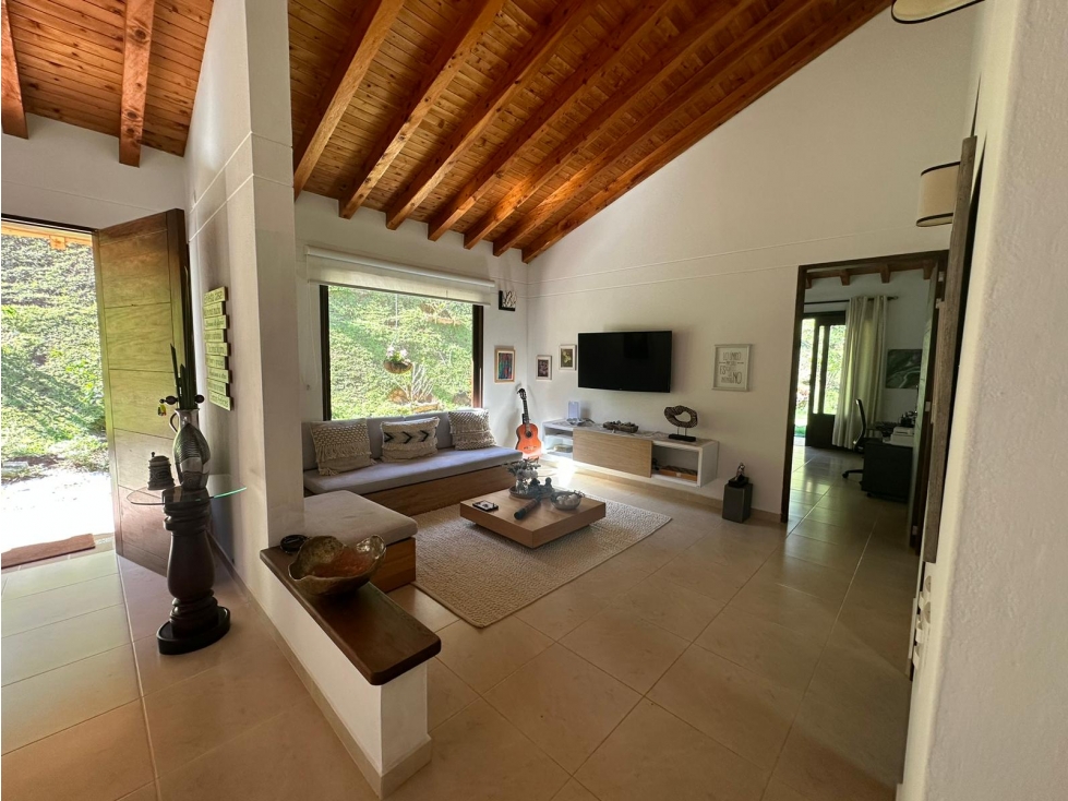 CASA CAMPESTRE CON GRAN LOTE ALTO DE VALLEJO, ABREÍTO, RIONEGRO