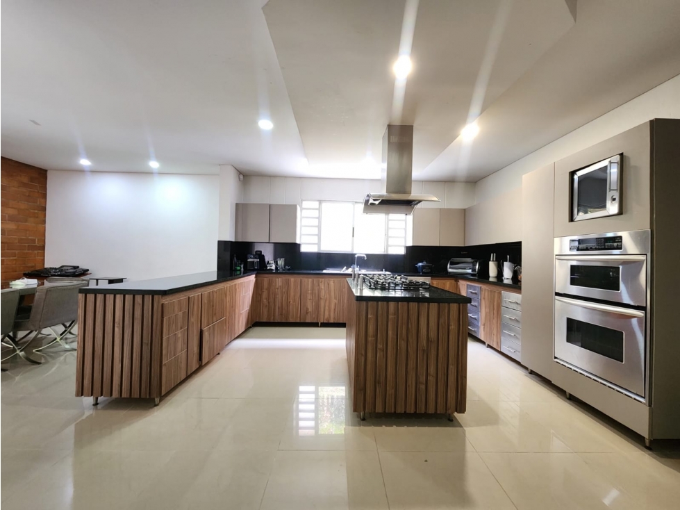 VENTA DE ESPECTACULAR CASA EN SABANETA, SECTOR LA BAHÍA — foto 3