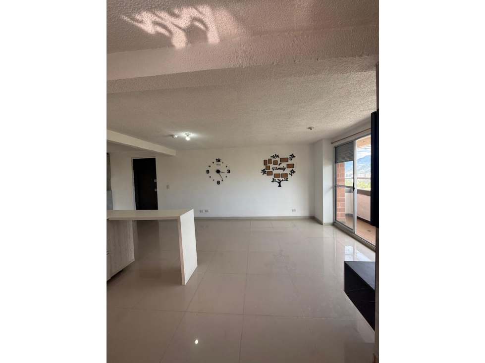 CASI NUEVO VENTA DE APARTAMENTO EN BELLO - 2